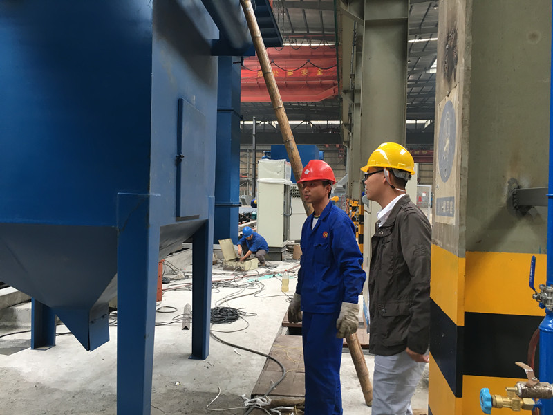 除尘器工程师现场查看粉尘排放浓度